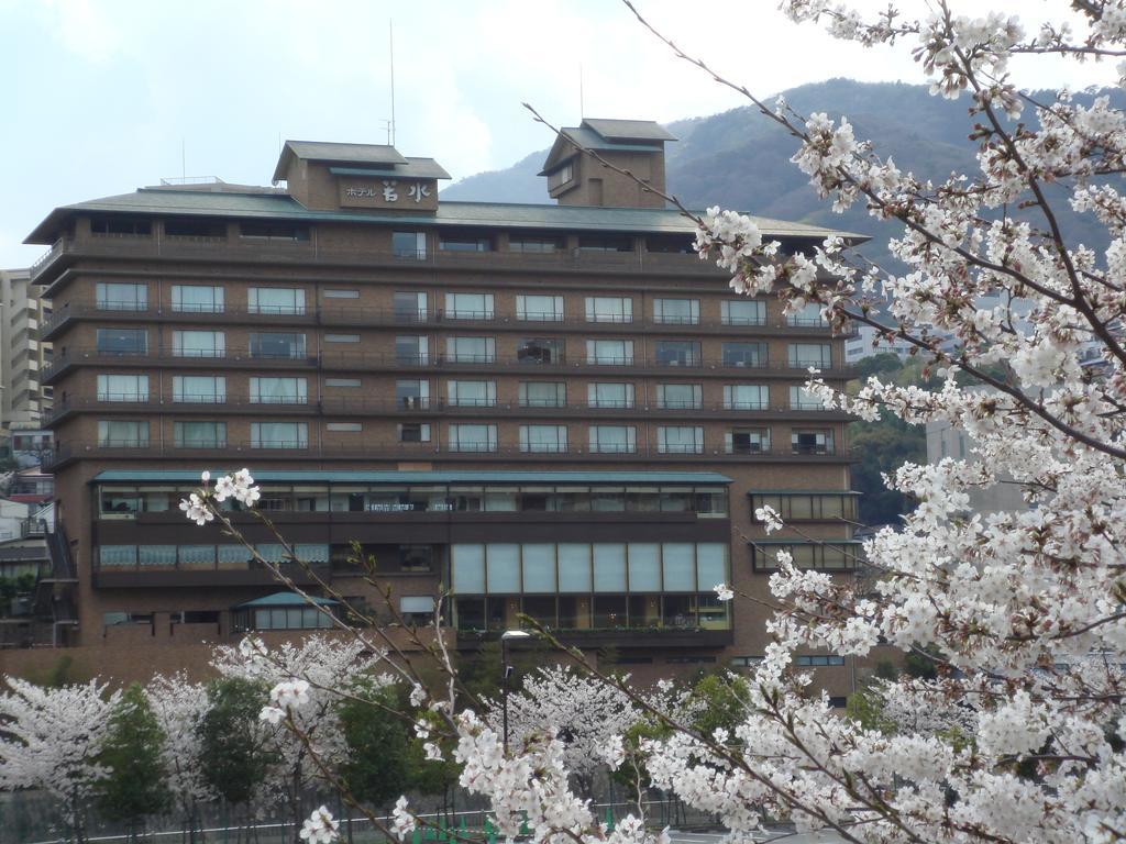 Hotel Wakamizu Такарадзука Экстерьер фото