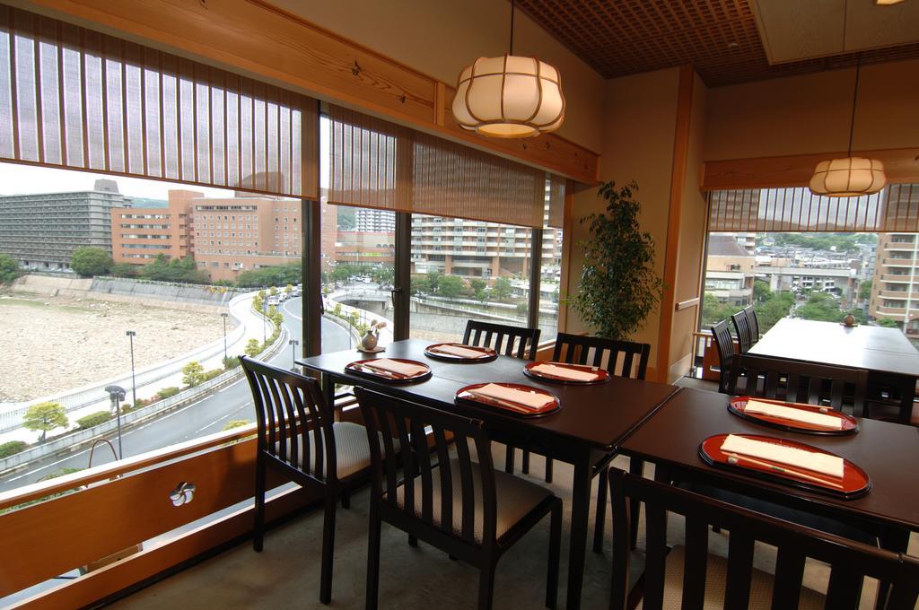 Hotel Wakamizu Такарадзука Экстерьер фото