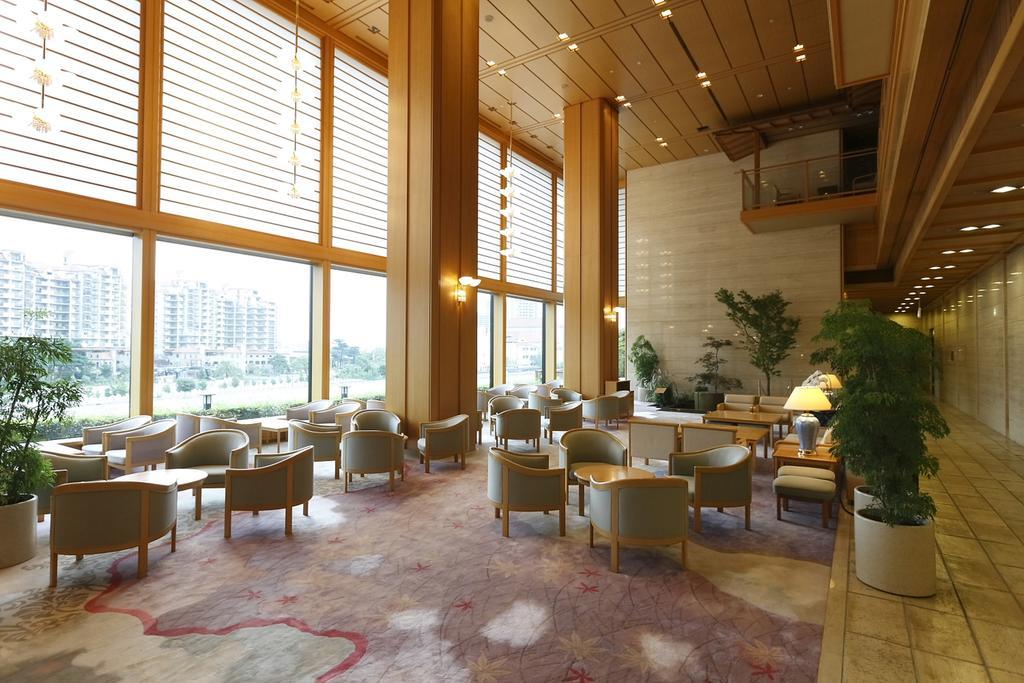 Hotel Wakamizu Такарадзука Экстерьер фото