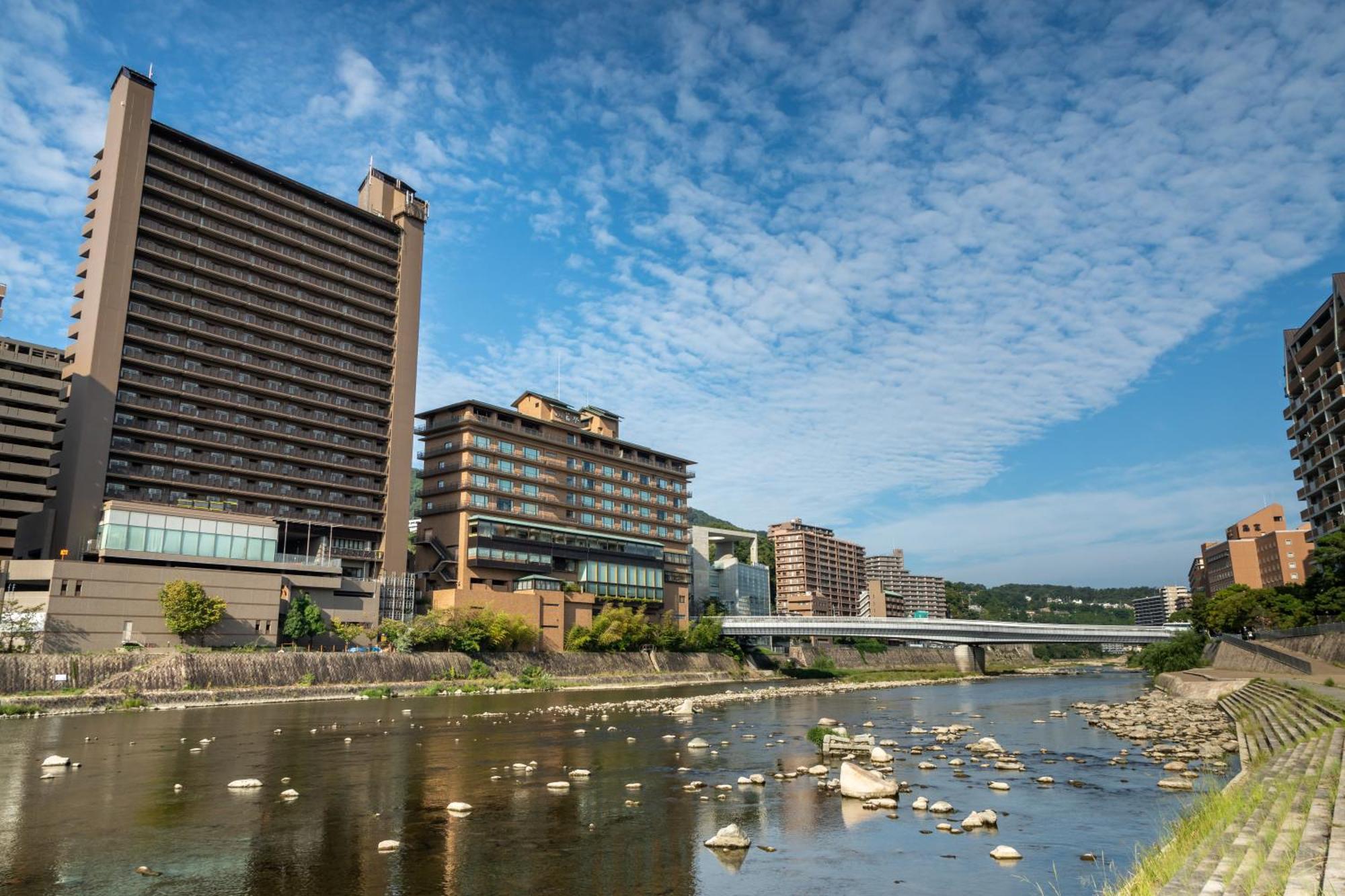 Hotel Wakamizu Такарадзука Экстерьер фото