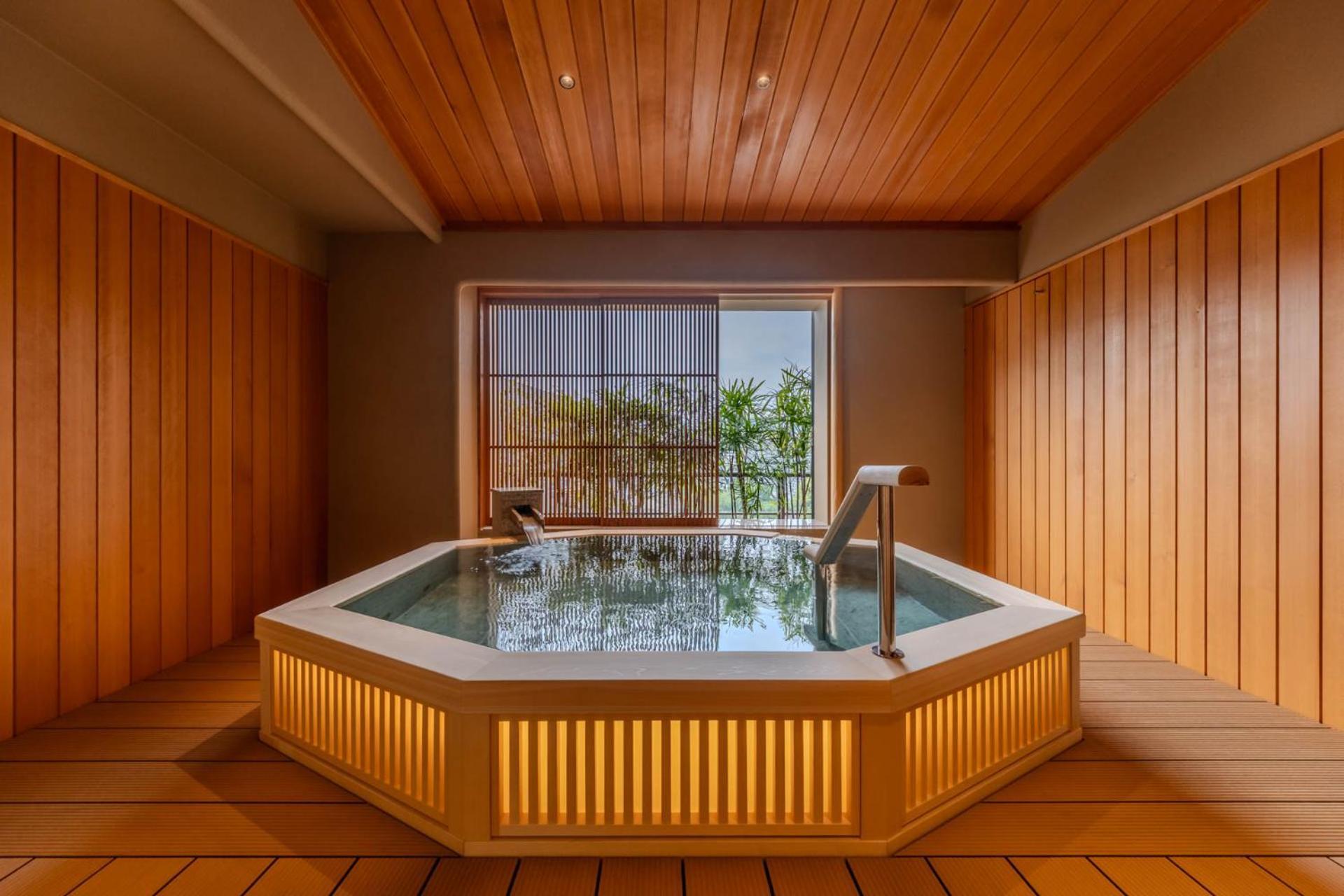 Hotel Wakamizu Такарадзука Экстерьер фото