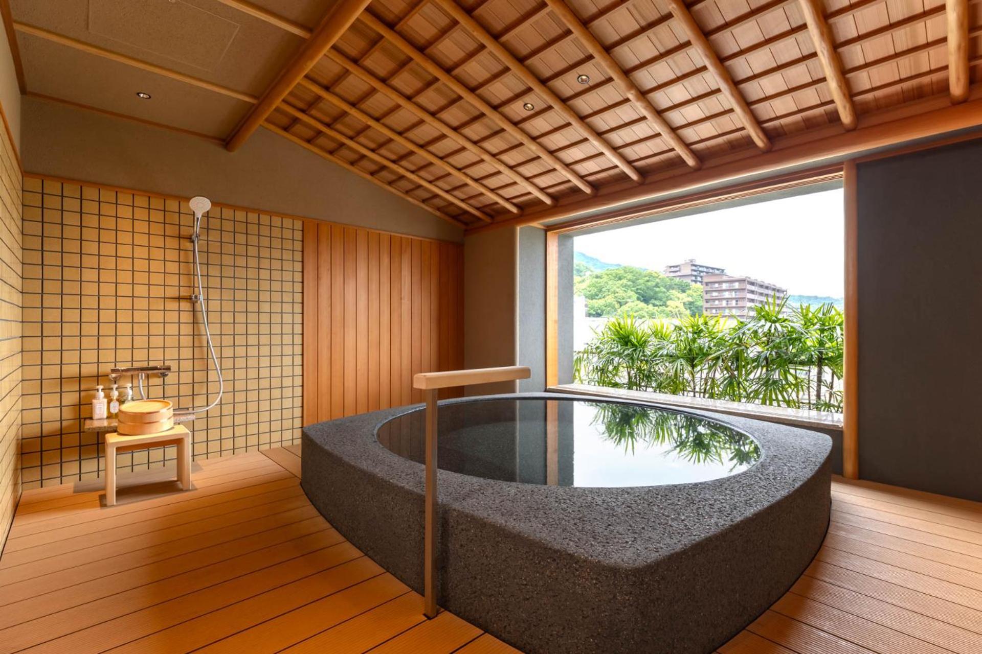 Hotel Wakamizu Такарадзука Экстерьер фото