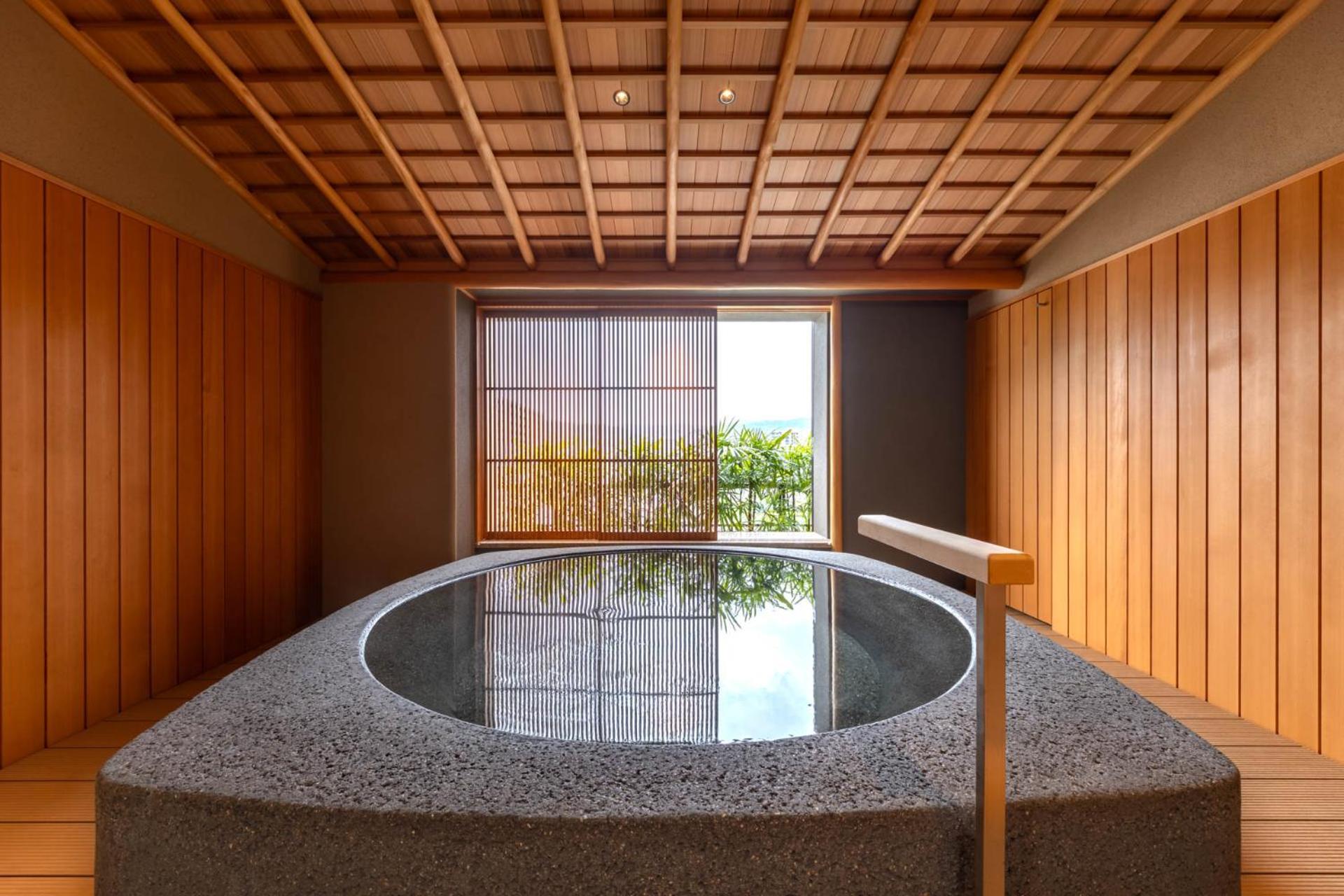 Hotel Wakamizu Такарадзука Экстерьер фото
